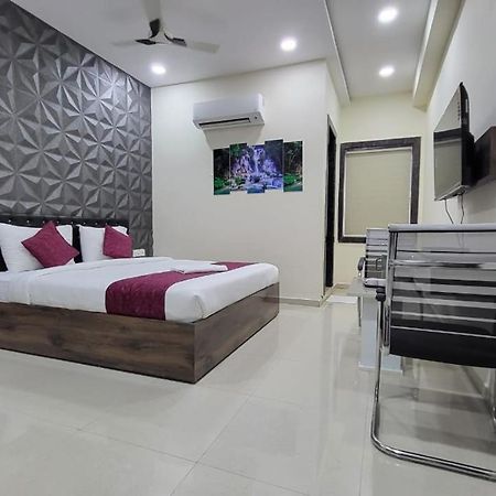 Hotel Vaishnavi Grand Mirialguda Exterior photo