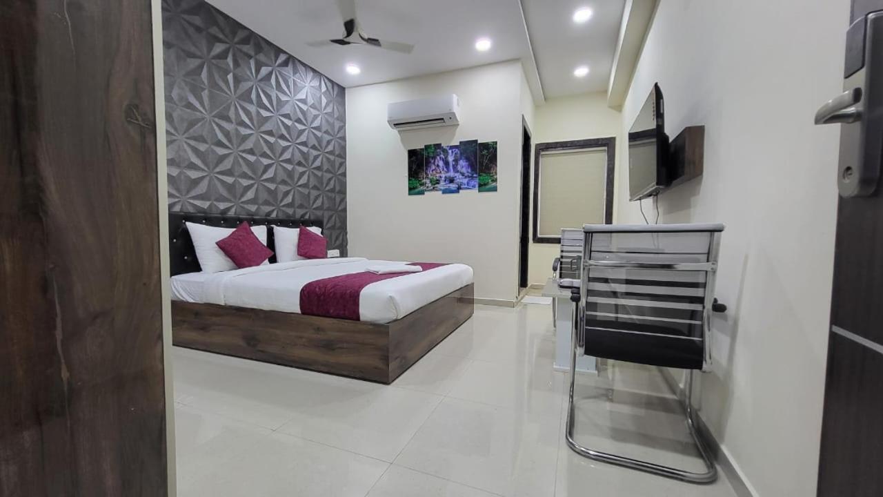 Hotel Vaishnavi Grand Mirialguda Exterior photo