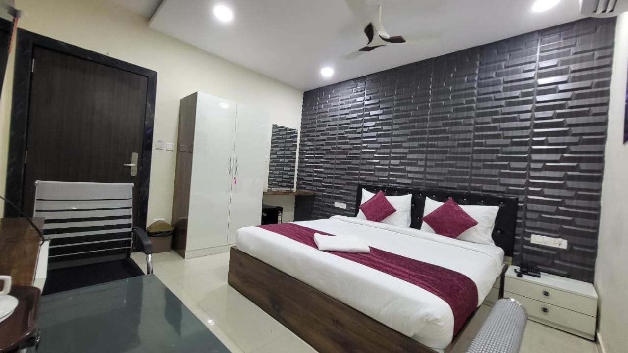 Hotel Vaishnavi Grand Mirialguda Exterior photo