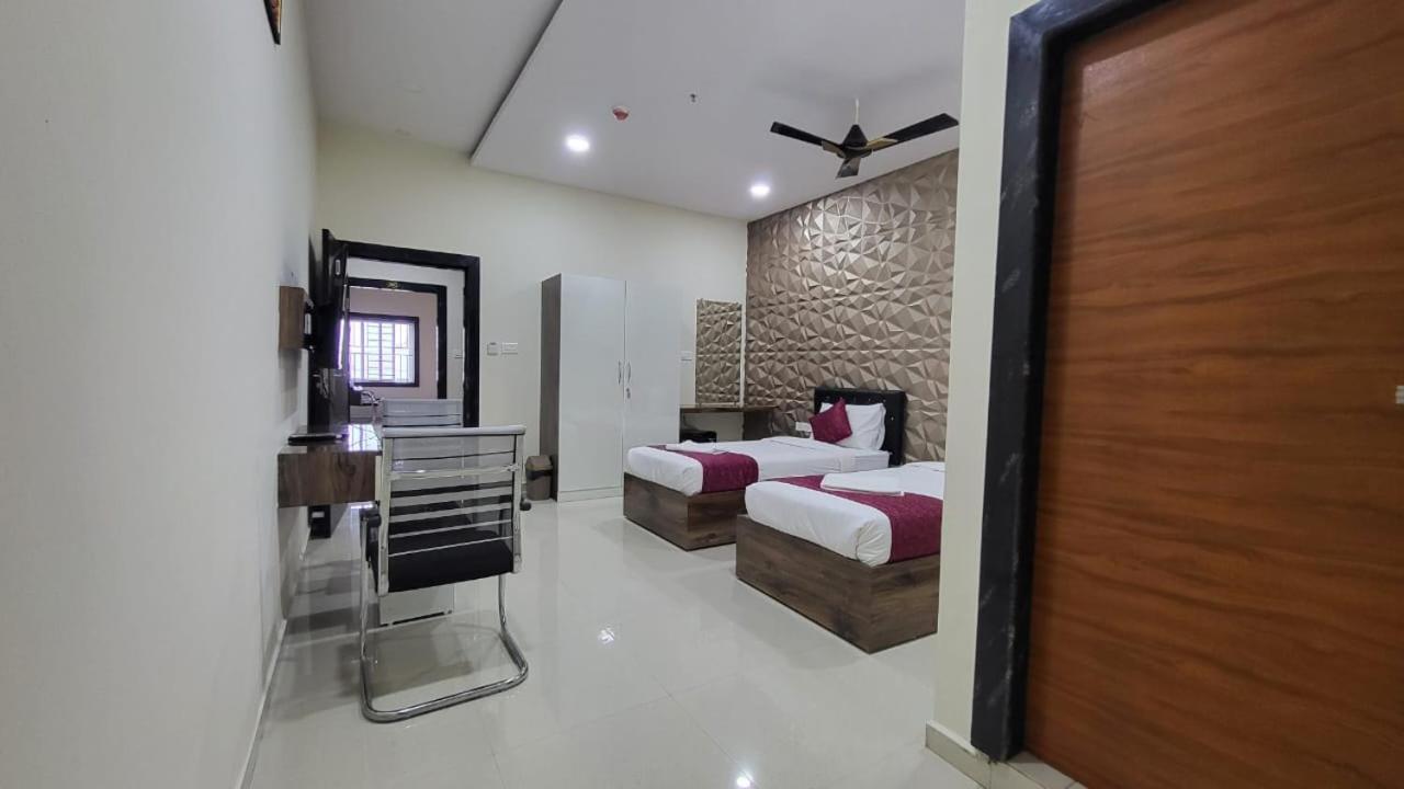 Hotel Vaishnavi Grand Mirialguda Exterior photo