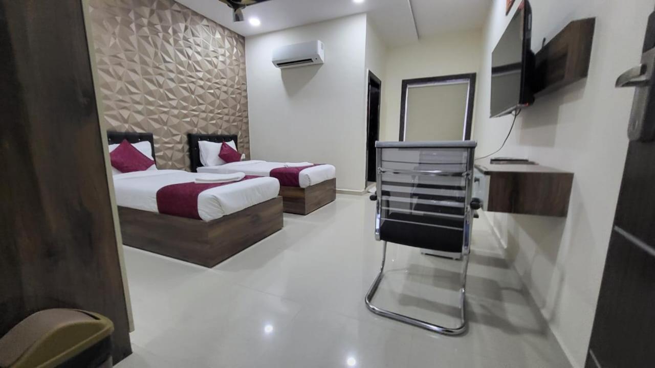 Hotel Vaishnavi Grand Mirialguda Exterior photo