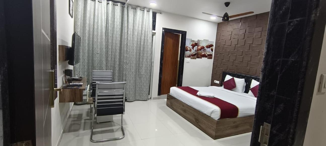 Hotel Vaishnavi Grand Mirialguda Exterior photo