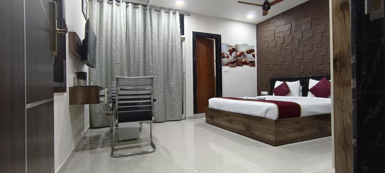 Hotel Vaishnavi Grand Mirialguda Exterior photo