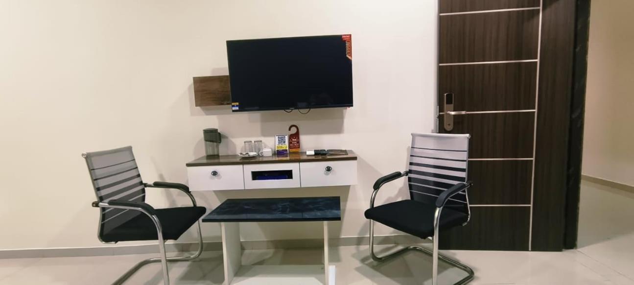 Hotel Vaishnavi Grand Mirialguda Exterior photo