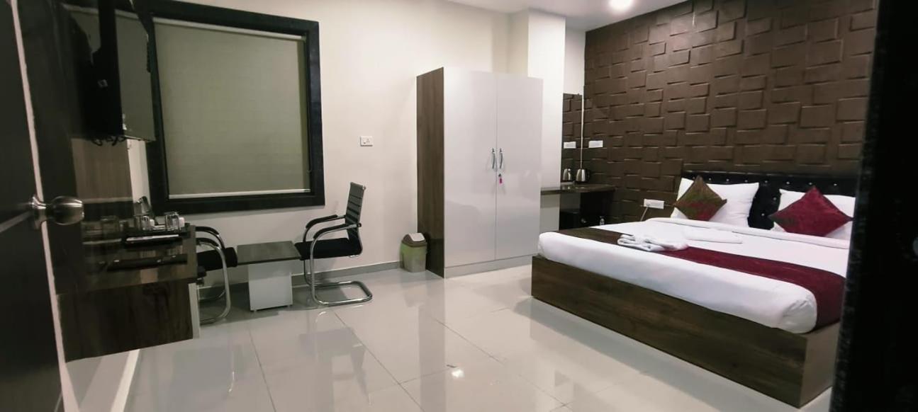 Hotel Vaishnavi Grand Mirialguda Exterior photo